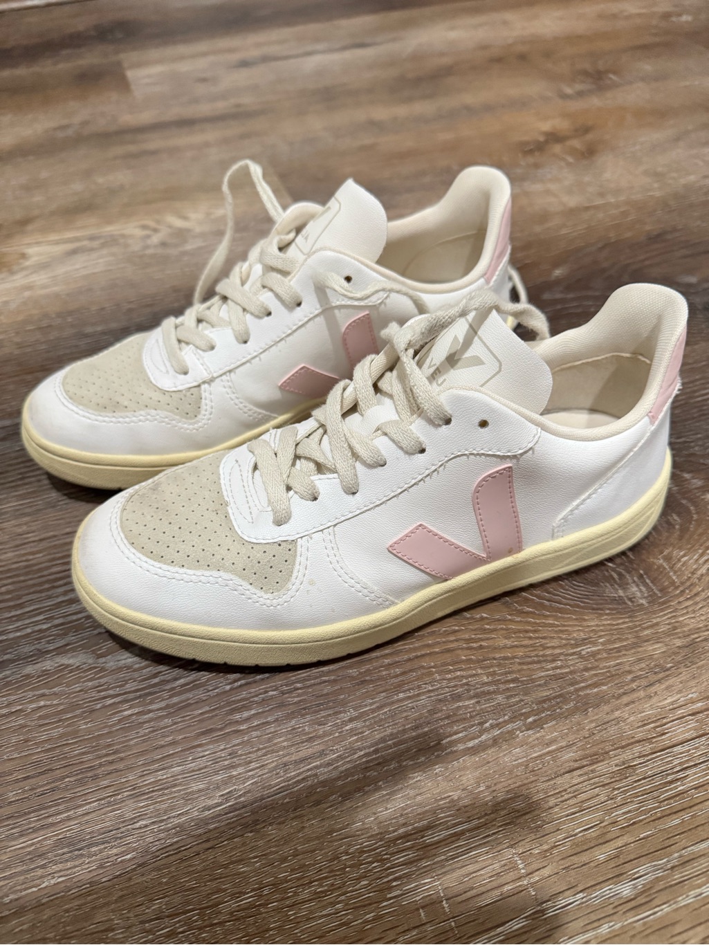 Veja Women’s V-10 Shoes — image 2 of 6